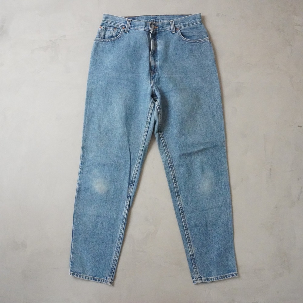 Vintage Levis 550 Jeans 32x32 90s Blue Relaxed Fit Tapered Leg Light Wash Denim